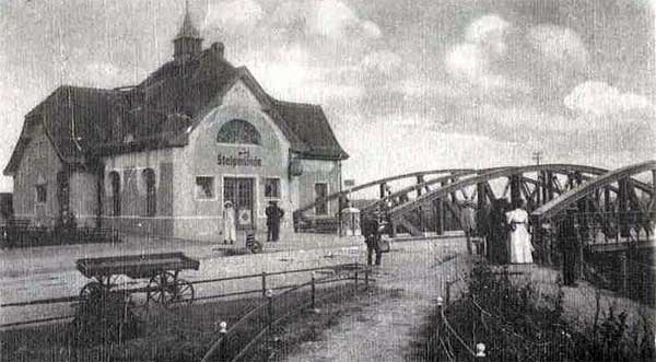 Dworzec kolejowy w Ustce.jpg